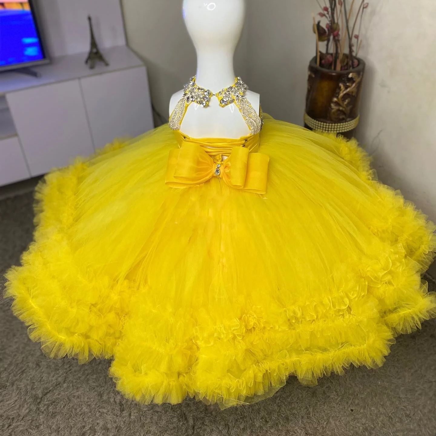 Gorgeous Yellow Flower Girl Dr - Embroidery Yellow Flower 评论和价格