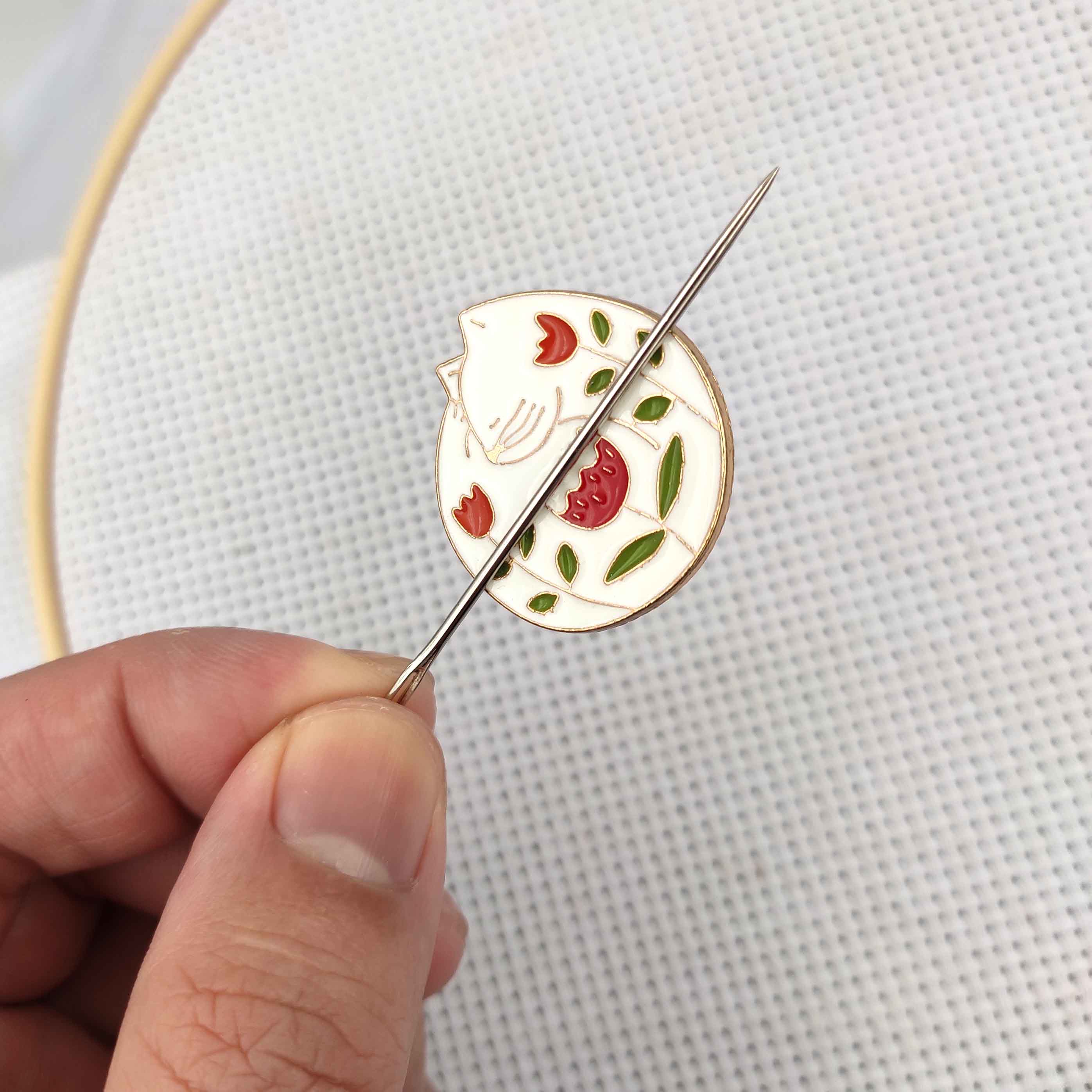 Needle Minder Magnetic Set of  - Embroidery Cat 评论和价格
