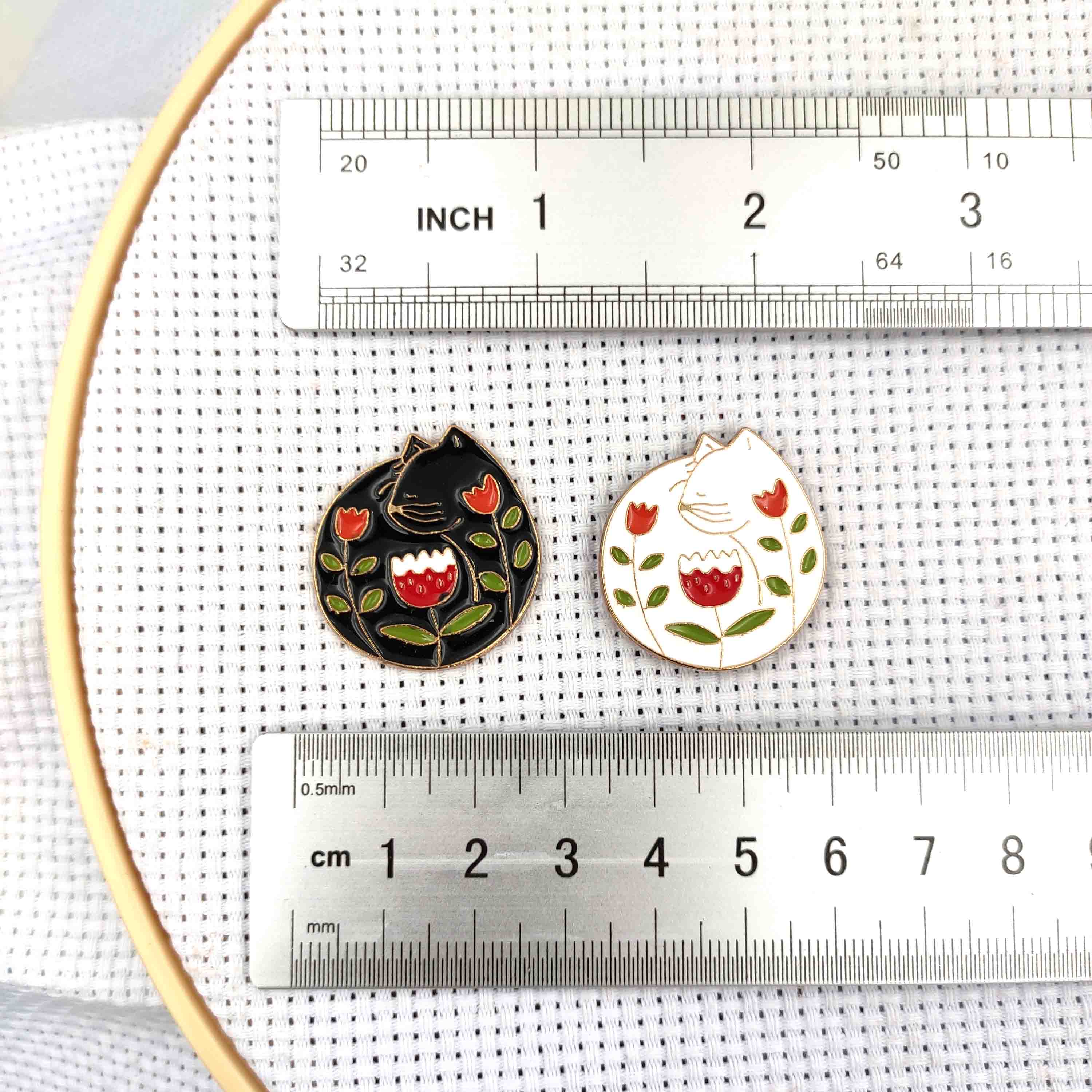 Needle Minder Magnetic Set of  - Embroidery Cat 评论和价格