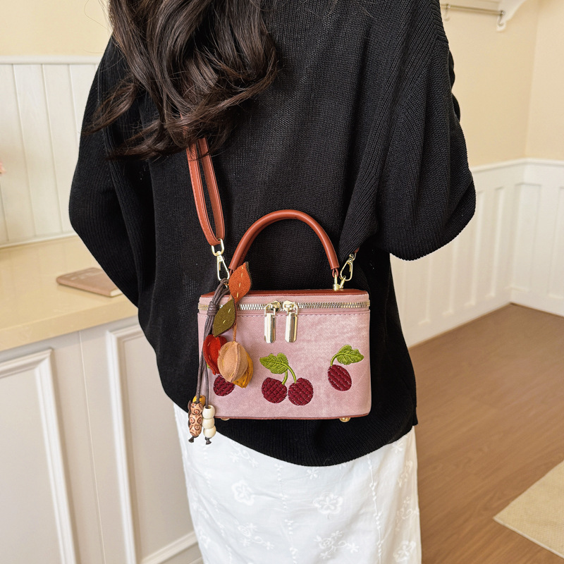 Vintage Cherry‑Embroidery Box  - Embroidery Charm 评论和价格